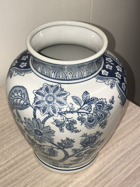 Nanjing Vase 28cms tall